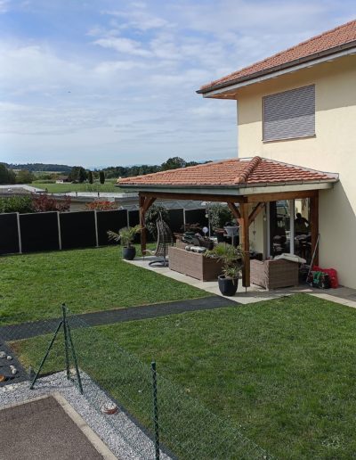 Remise en état d'une pelouse haute avant tonte à Avenches